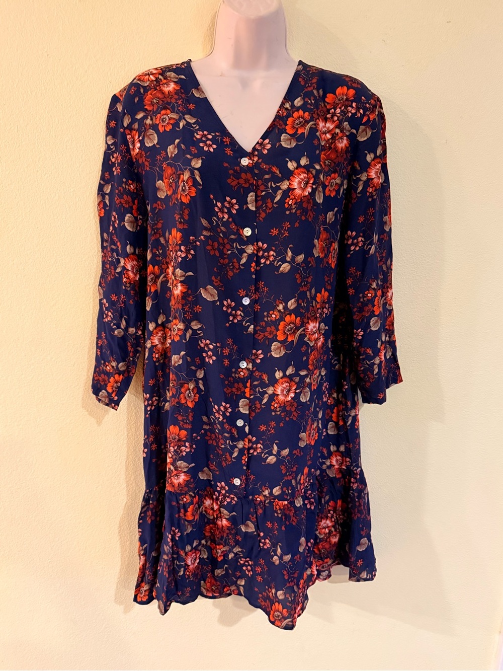 Amour Vert Navy Floral Button-Front Dress with Red flowers Size large